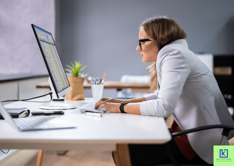 Comment prévenir efficacement les risques liés à l’activité de travail dans le secteur tertiaire grâce à des gestes simples et une réflexion adaptée au quotidien ?